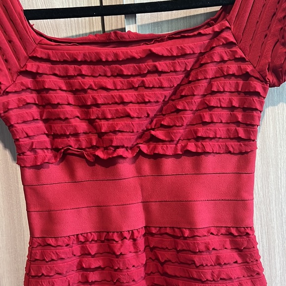 Beautiful ruby dress - Picture 5 of 5